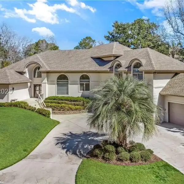 EXCEPTIONAL HOME ON THE 11-MILE LAGOON IN PRESTIGIOUS LEAMINGTON